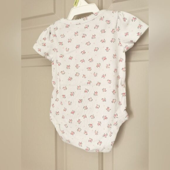 3/$15 Gap onesie size 0-3 m - Picture 4 of 4